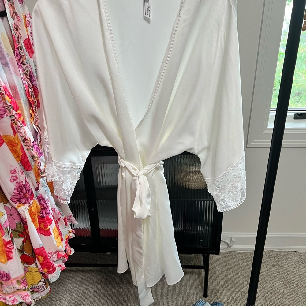 Flora Nikrooz White Lace Trim Robe